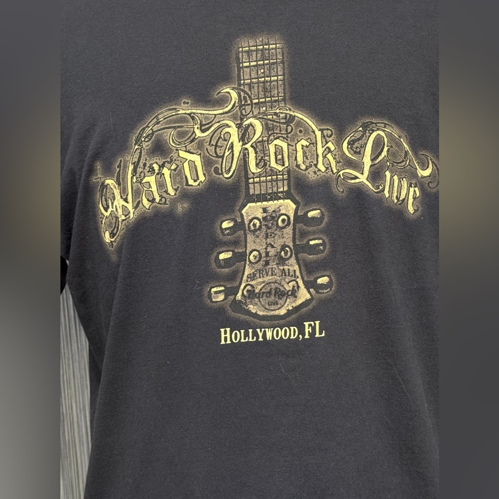 Hard Rock Cafe Black Tee with Gold Design - Picture 2 of 6